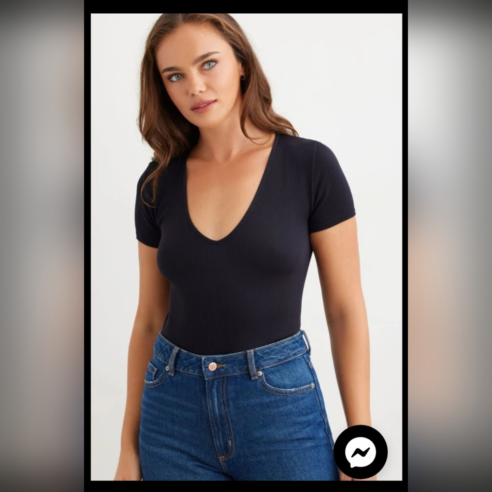 Dynamite V-neck Short-sleeved Black Bodysuit